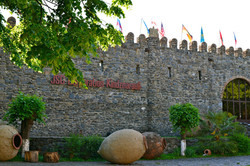 Что, кстати, иногда перегружает ресторан. Avtorskij Tur Po Vinodelnyam Kaheti Geography Tours