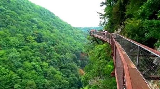 На этот раз мы посетили знаменитые каньоны грузии мартвильский и каньон окаце, а так же водопады кинчха и балда. Kanon Okace Vremya Raboty Ceny Gruziya 24