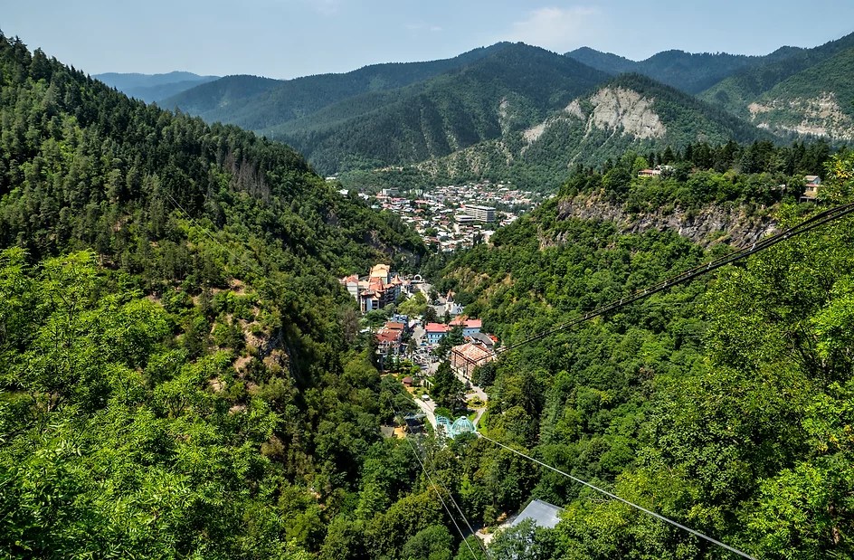 Насладиться пейзажами кавказа и оздоровиться приглашает боржоми. Avtorskij Tur V Borzhomi Geography Tours