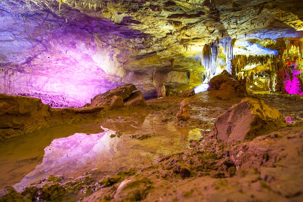 Для туристов оборудованы всего три пещеры грузии: Blog O Samostoyatelnyh Puteshestviyah Must See V Gruzii Peshera Prometeya I Monastyr Gelati