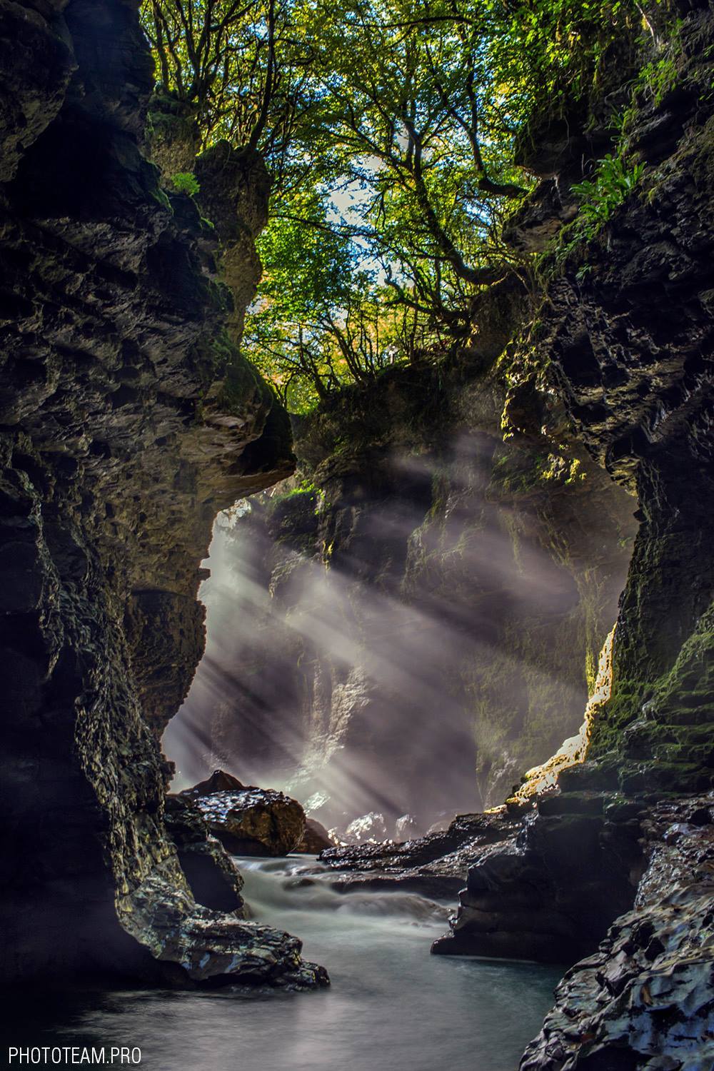 Мартвильский каньон (или каньоны) находится ровно в 5 километрах на . Foto Dnya Martvilskij Kanon Friend In Georgia