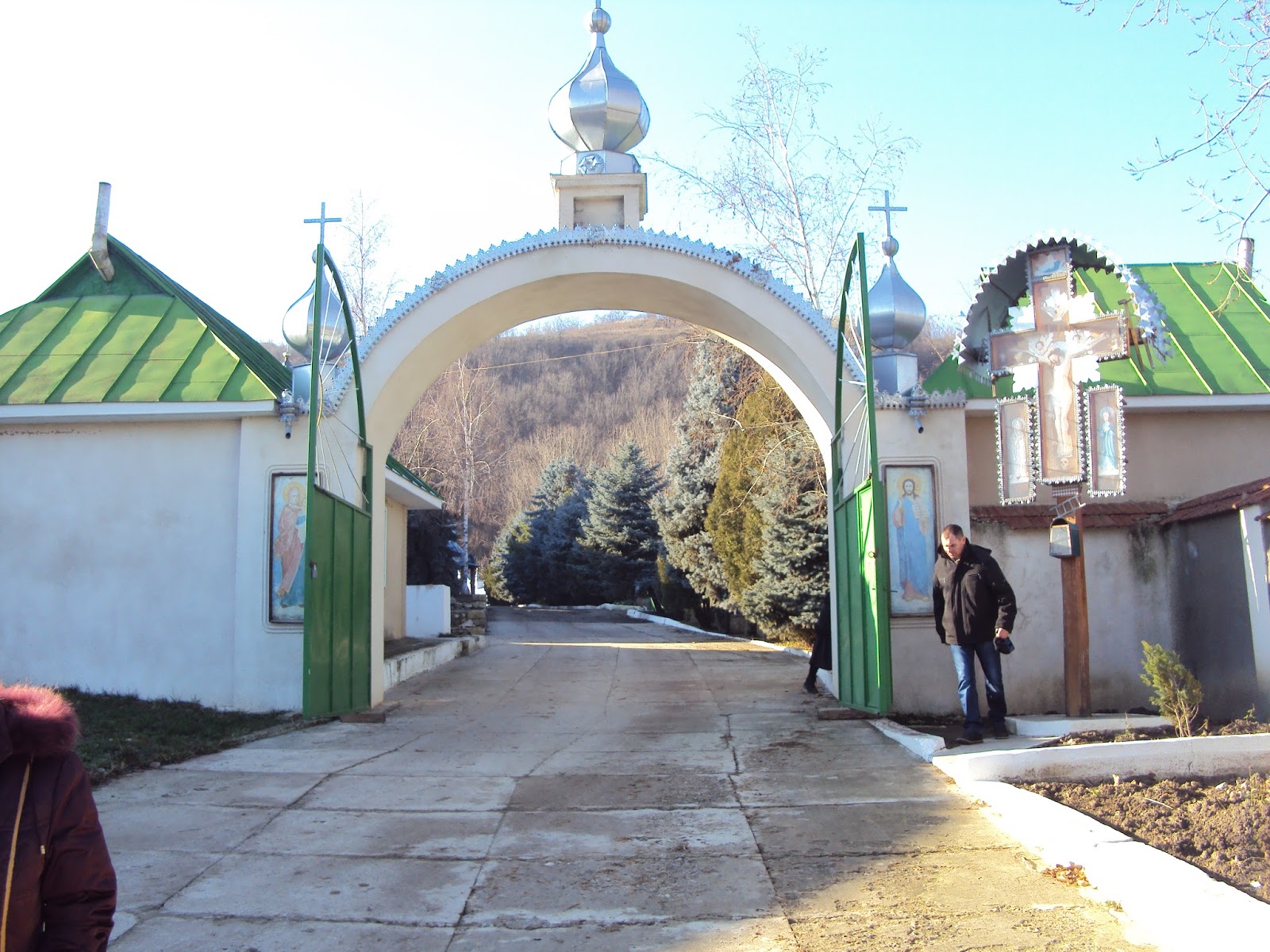 Это последнее место, куда мы поехали. Pravoslavnye Monastyri Moldovy Poezdka V Monastyr Voskresenie Gospodne S Zhapka