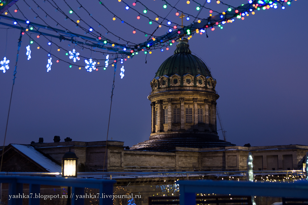 Для управления зажмите левую клавишу мыши и поворачивайтесь в любую сторону. Mini Ekskursiya Po Kazanskomu Soboru Sankt Peterburg