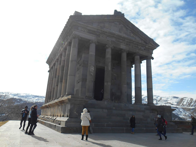 Для заказа экскурсии в гарни и гегард из еревана от armenian — tour свяжитесь с нами. Ekskursiya V Garni Gegard